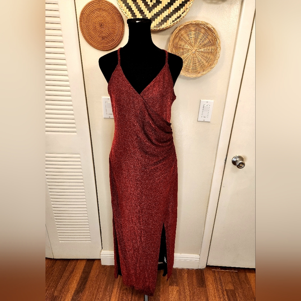 Sparkling Red Maxi Dress With Side Split And Ruching - Picture 9 of 11